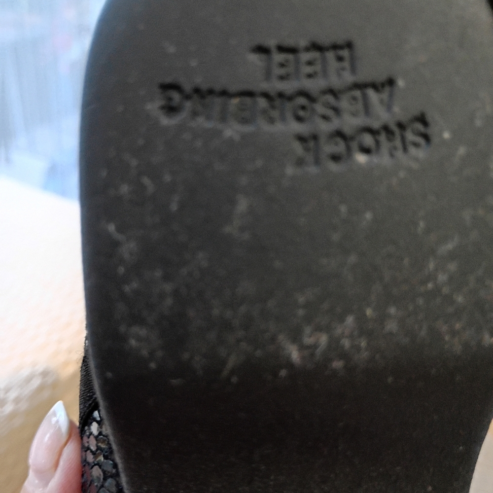 Munro Black Textured Flats.New Condition - Picture 9 of 9